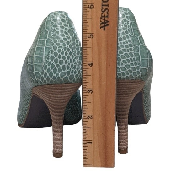 Donald J. Pliner Cloves seafoam green reptile print pointed toe leather pump 6M - Picture 5 of 11